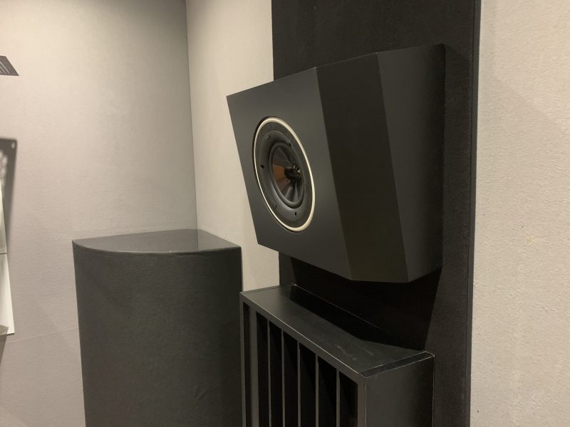 AVshop KEF høyttaler -NÅ MED 75% RABATT PÅ KABINETT!-